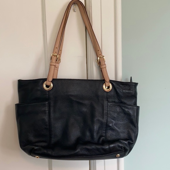 Michael Kors Handbags - SALE✨Michael Kors Jet Set Tote Bag